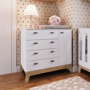 Cômoda Infantil Multiuso Organizadora 4 Gavetas 1 Porta Pés Marrom Madeira Design Retrô Branco