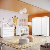 Quarto de Bebê Guarda Roupa Theo 3 Portas Cômoda Lola 8 Gavetas Berço 3 em 1 Gabrielle Branco Brilho Carolina Baby