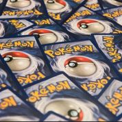 50 Cartas Pokémon Originais c/ 2 Reverse Foil