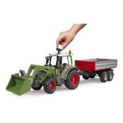 Brinquedo Premium 1:16 Fendt Trator 211 Com Reboque Lateral