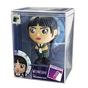 Boneco Fandom Box Wandinha Vitral Colecionável da Série Wednesday com Caixa Expositora