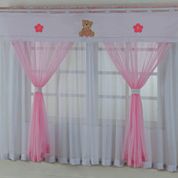 Cortina Quarto Bebê Menina Ursinha Baby Bordada Voal 2,00 x 1,80m - Rosa
